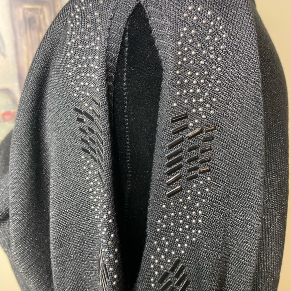 Dress Barn Black Sweater w/Cold Shoulder Sleeves - Picture 4 of 8